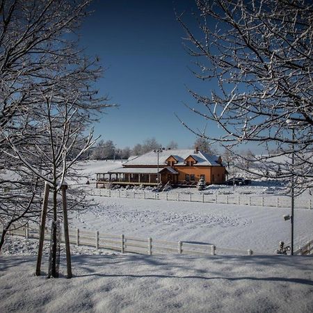 Hotel Horse Riding - Jezdecky Areal Trsice ภายนอก รูปภาพ
