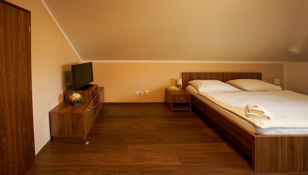Hotel Horse Riding - Jezdecky Areal Trsice ห้อง รูปภาพ