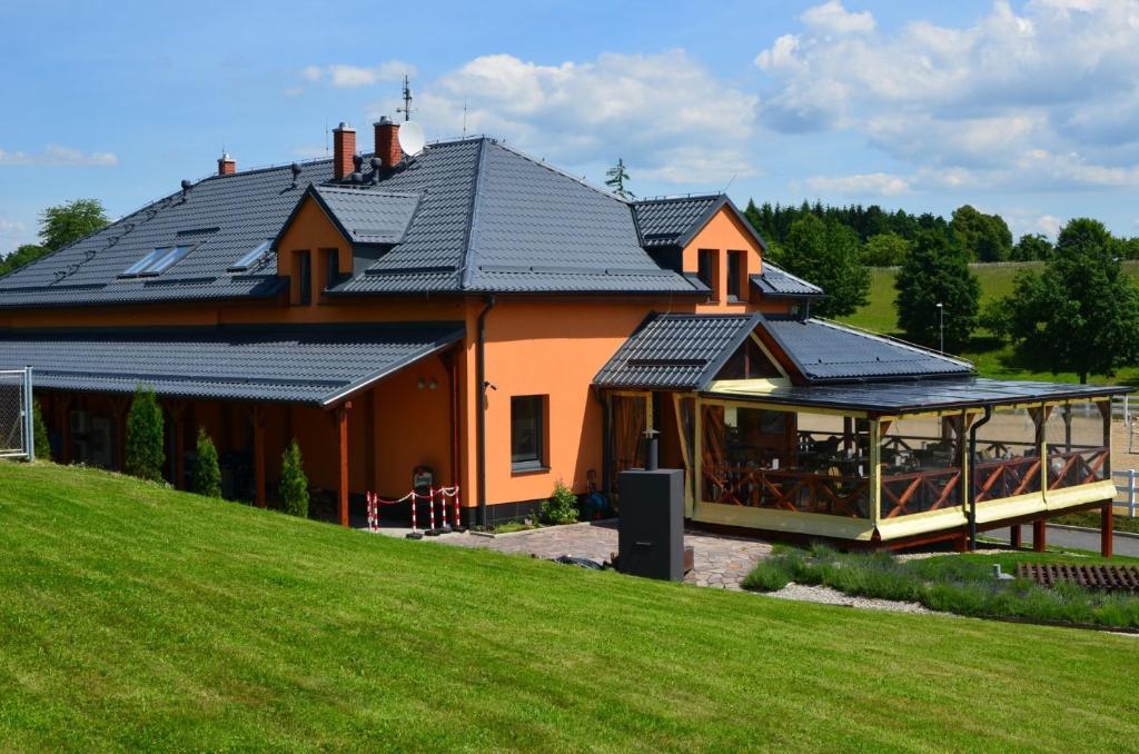 Hotel Horse Riding - Jezdecky Areal Trsice ภายนอก รูปภาพ