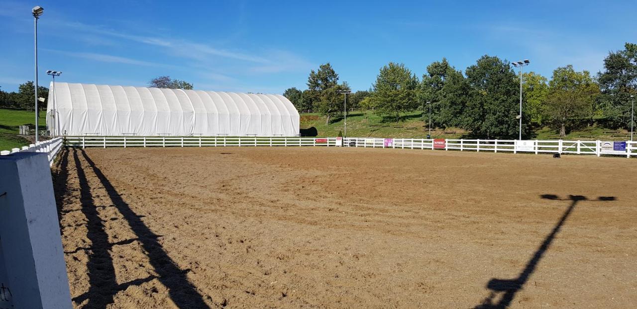 Hotel Horse Riding - Jezdecky Areal Trsice ภายนอก รูปภาพ